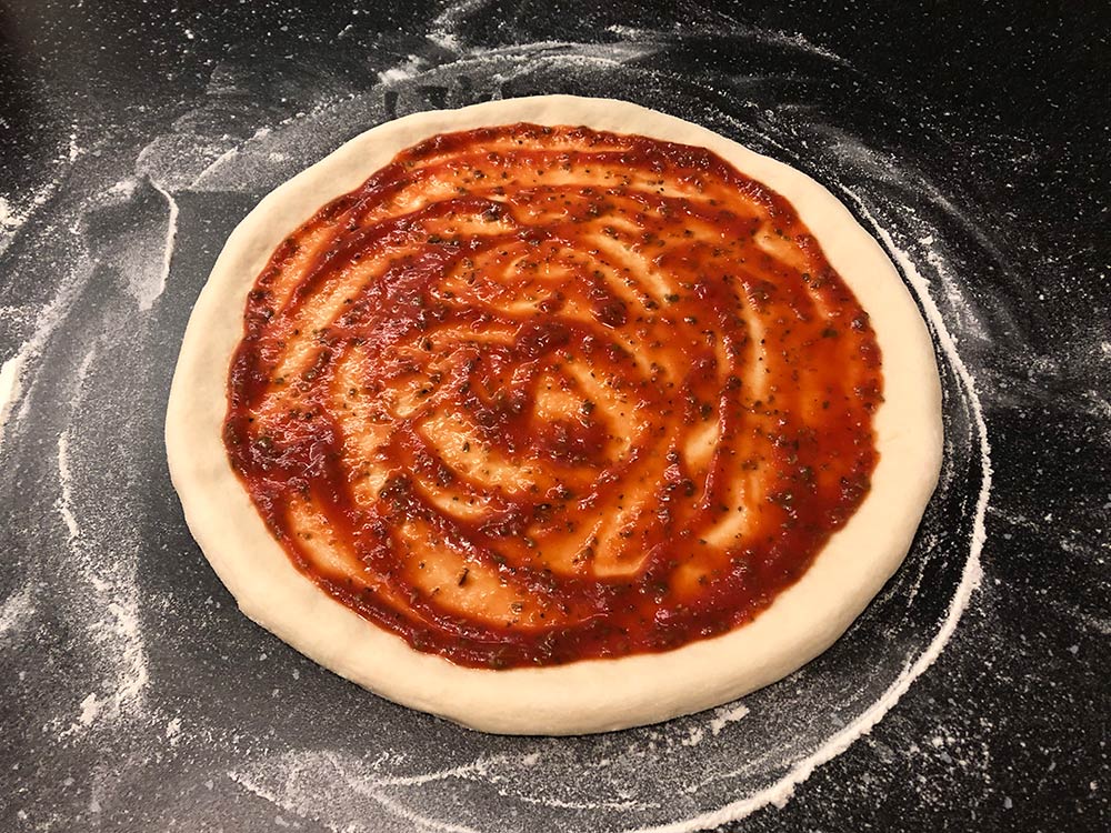 Pizzabotten med tomatsås